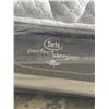 Image 4 : QUEENSIZE SERTA MATTRESS