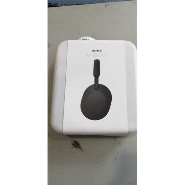 NEW SONY WH-1000XM5 WIRELESS HEADPHONES