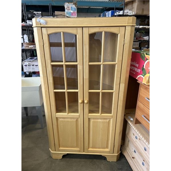 LIGHT WOOD CORNER CABINET WITH 2 DOORS AND GLASS SHELVES