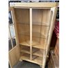 Image 3 : LIGHT WOOD CORNER CABINET WITH 2 DOORS AND GLASS SHELVES