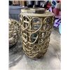 Image 3 : 2 LARGE OUTDOOR LANTERNS