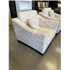 Image 3 : PAIR OF FABRIC ARMCHAIRS