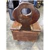 Image 4 : ANTIQUE ENTRY BENCH W/ STORAGE