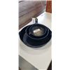 Image 2 : SET OF 3 CAST IRON PANS