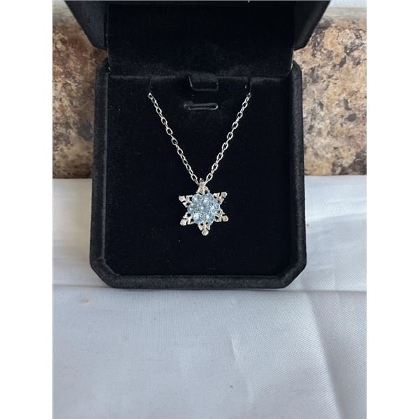 NEW PLATINUM PLATED 20.0MM BLUE SIMULATED DIAMOND (CZ) SNOWFLAKE NECKLACE, CHAIN 18" LONG