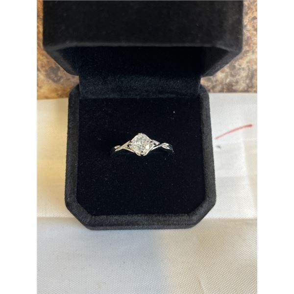 NEW PLATINUM PLATED 0.8CT SIMULATED DIAMOND (CZ) TWIST RING, RESIZEABLE
