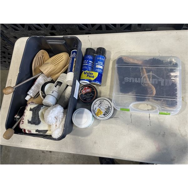 TRAY OF SHOE ITEMS INCLUDING WOODEN SHOE STRECHERS, KIWI SHOE POLISH, ATHLETES WORLD RAIN & STAIN PR