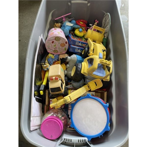 LARGE RUBBERMADE TOTE FULL OF KIDS TOYS