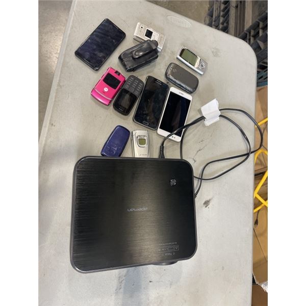 APEMAN PROJECTOR MODEL LC650 AND ASSORTED VINTAGE CELLPHONES