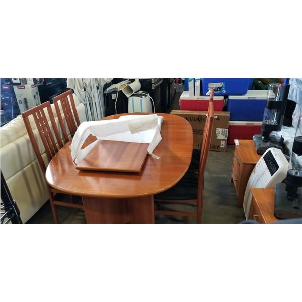 MADE IN DENMARK LIGHT WOOD FINISH DINING ROOM TABLE WITH 4 CHAIRS