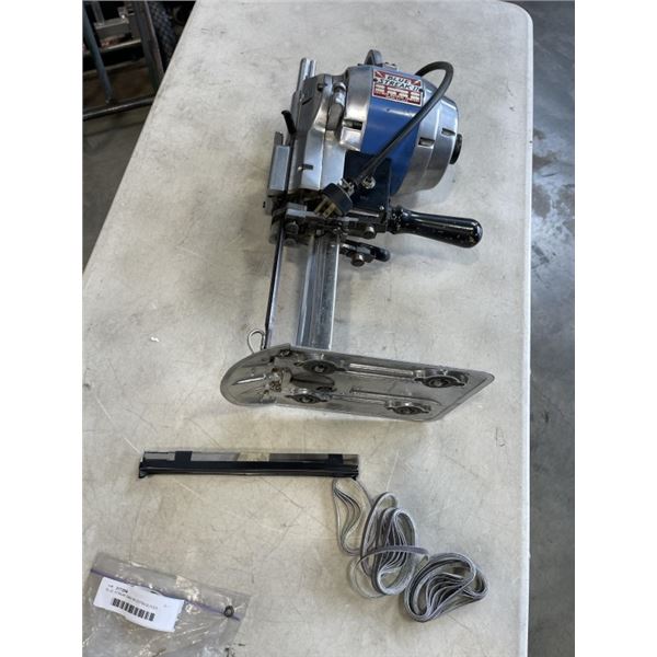 BLUE STREAK SAW W/ EXTRA BLADES  - WORKING, EXTREMLY SHARP BLADE