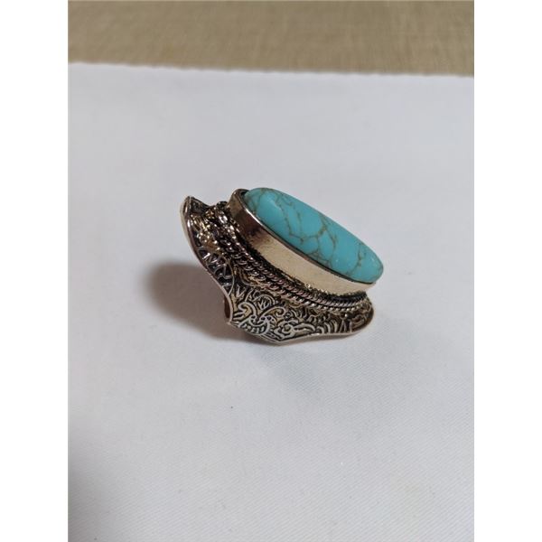 VINTAGE GOLD COLOUR W/ BLUE STONE RING
