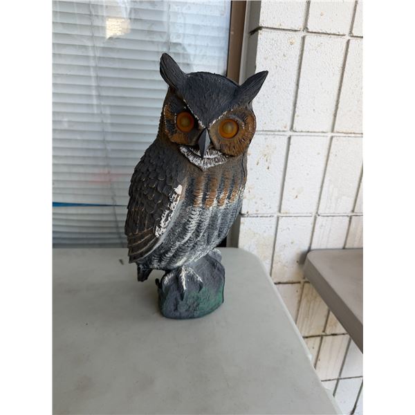 Owl decoy