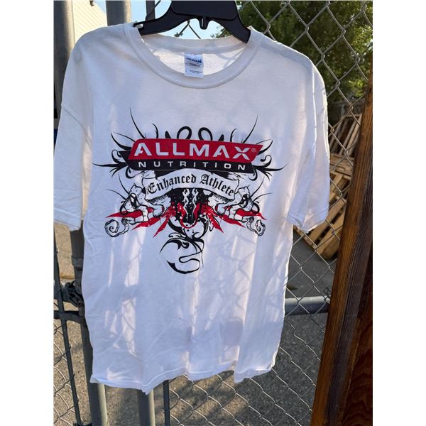 T-shirt size large