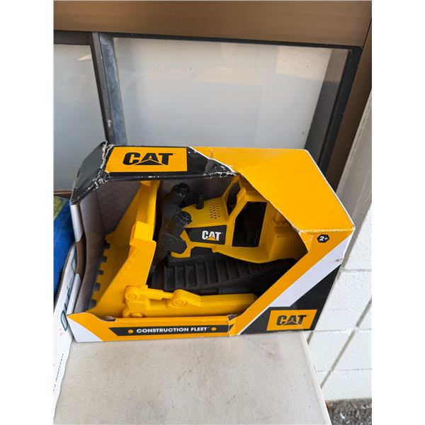 CAT construction fleet toy