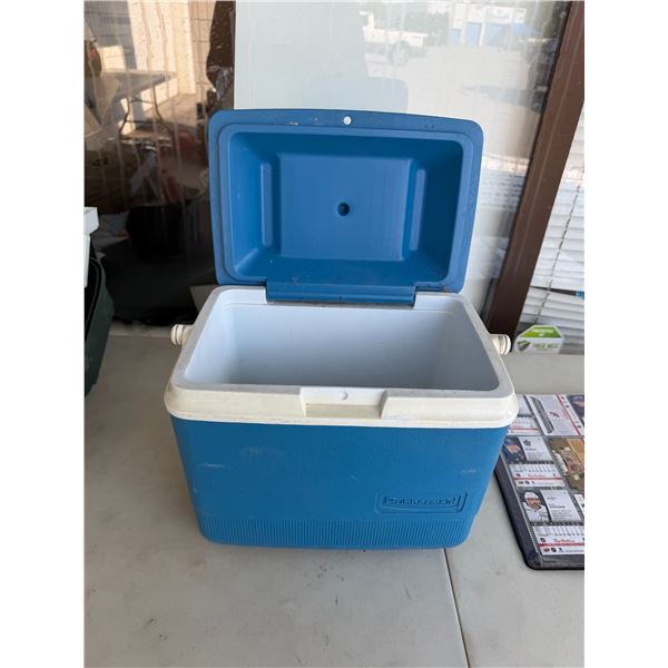 Rubbermaid cooler