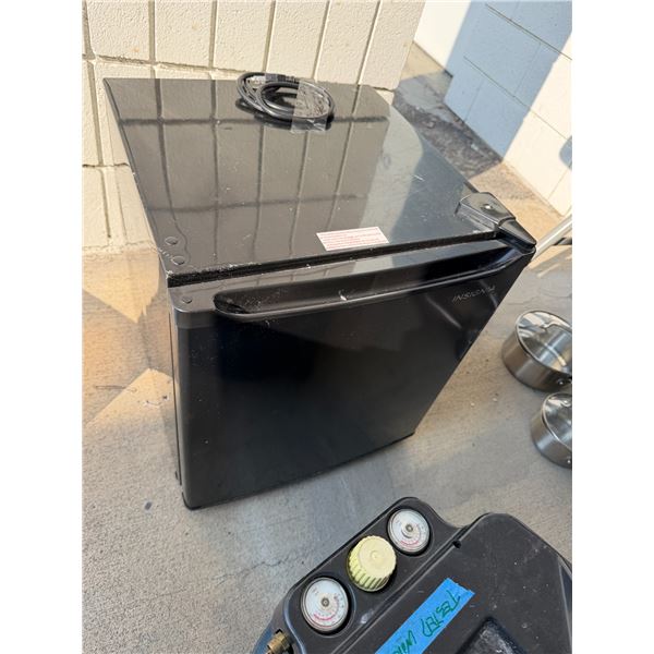 INSIGNI a mini fridge