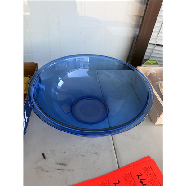 Pyrex blue bowl