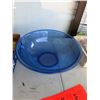 Image 1 : Pyrex blue bowl