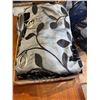 Image 1 : Curtains 4 x 8