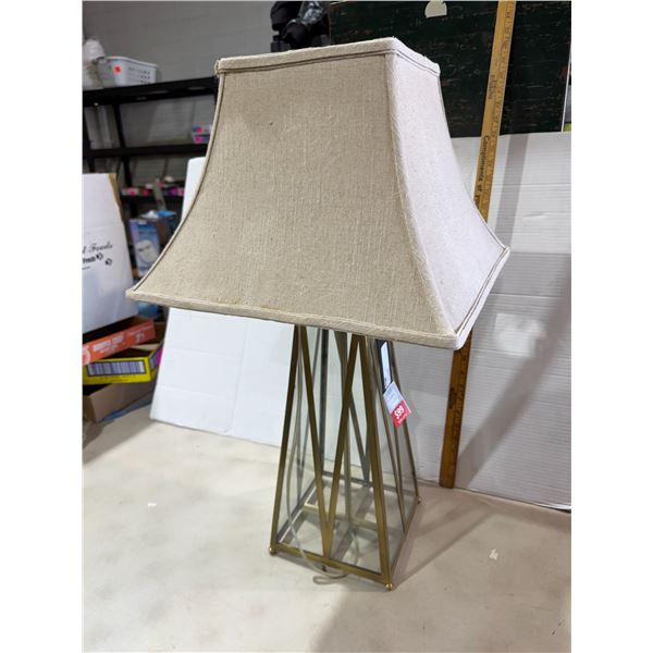 NWT lamp ALBANESE
