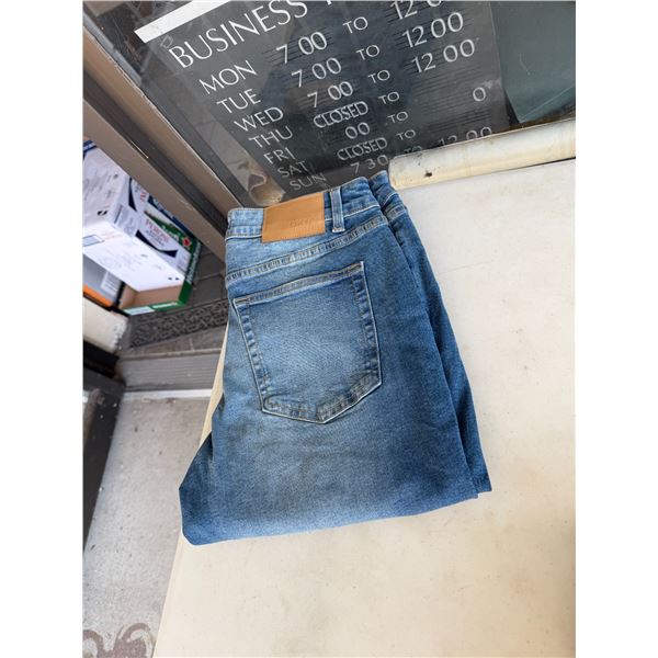 DKNY jeans size 30 x 32