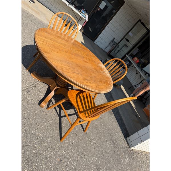 Table 3 chairs, 47 inches round