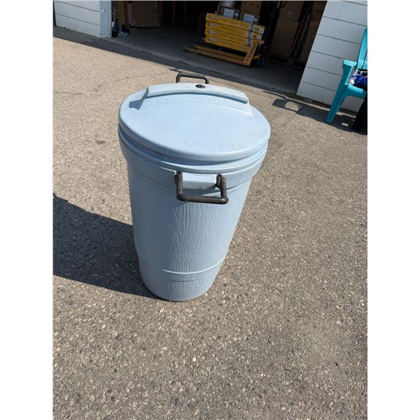Garbage can
