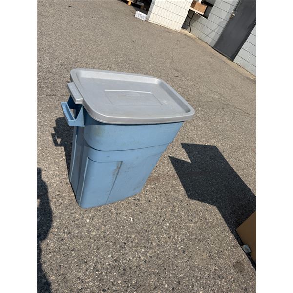 Rubbermaid container