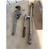 Image 1 : Pipe wrench and socket wrenches