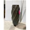 Image 1 : Metal twisted vase