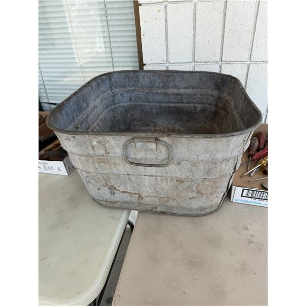 Wash tub