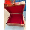 Image 2 : Lined box