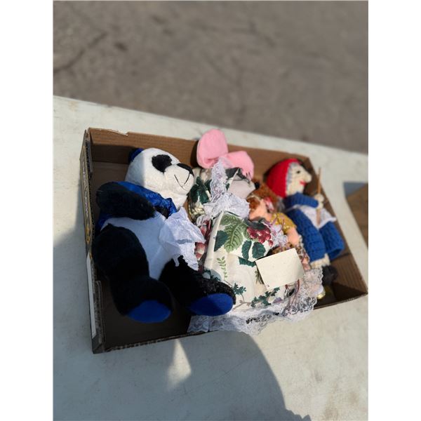 Kitchen door, mouse and panda