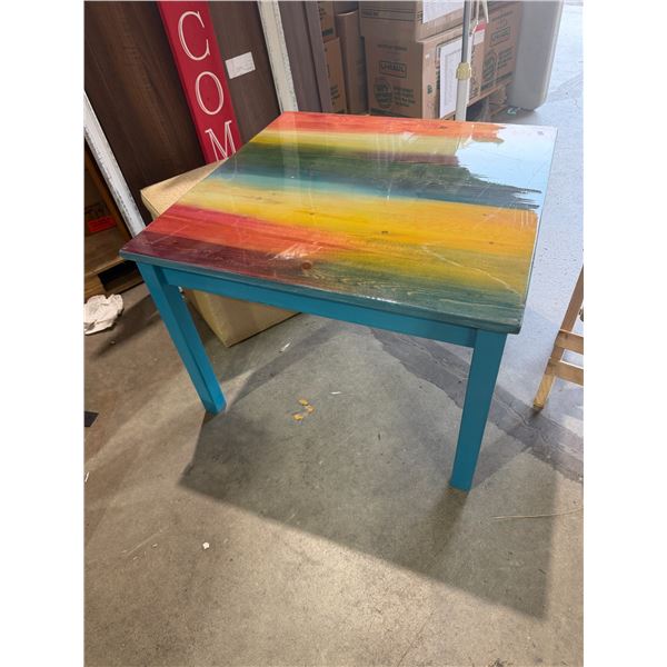 Table 28" x 28" x 20" tall