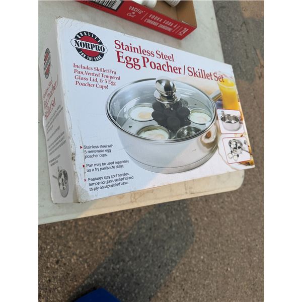 Stainless steel egg poacher skillet set