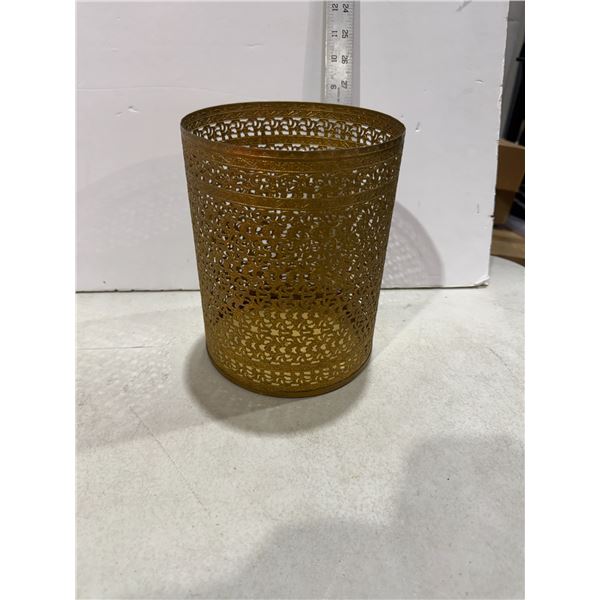 Vintage garbage can
