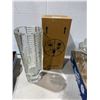 Image 1 : Made in England vase