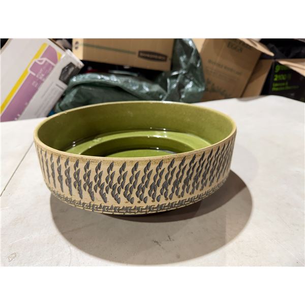 Made in Holland planter? Slightly chipped.