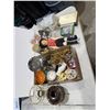 Image 1 : Assorted collectibles