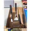 Image 1 : Barbecue utensils