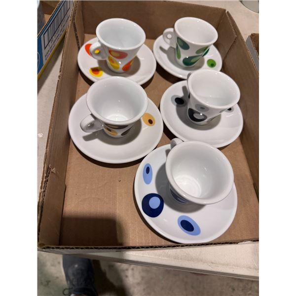 Demi tasse cups and sauce