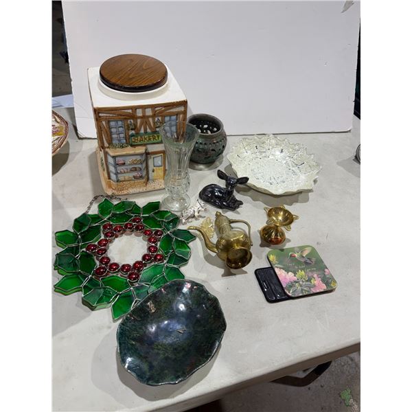 Miscellaneous decor
