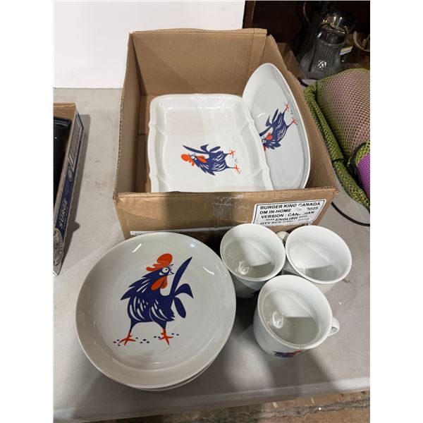 Wacky rooster plates
