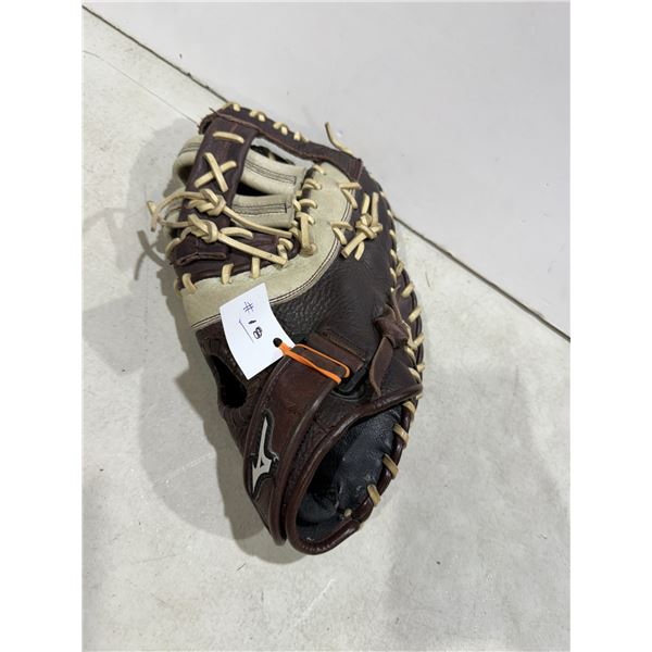 Mizuno 12 1/2 inch first base glove, right hand thrower