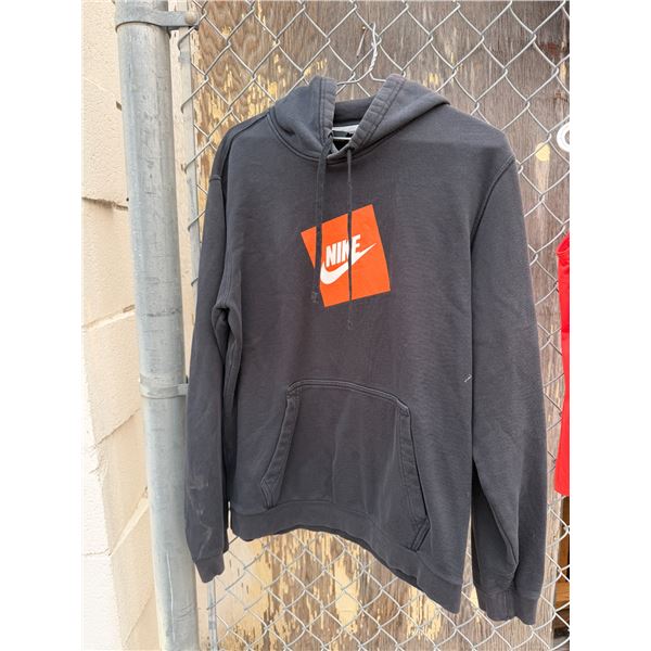 Nike hoodie size medium