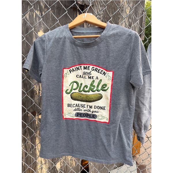 T-shirt, size small/medium?
