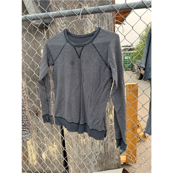 Lulu top may have a stain on the front but may come out size not shown