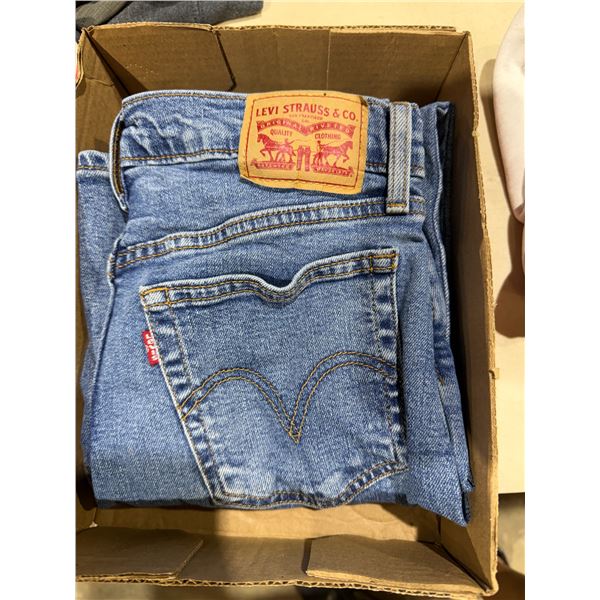 Levi's jeans size 28