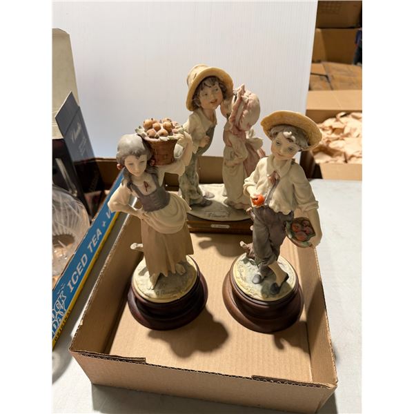 Figurines